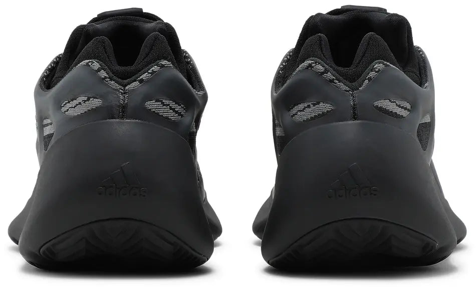 Yeezy 700 v3 noir