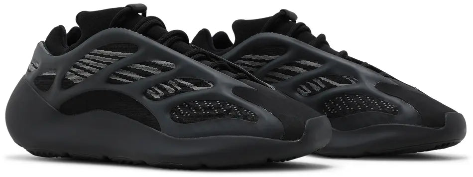 Yeezy 700 v3 noir
