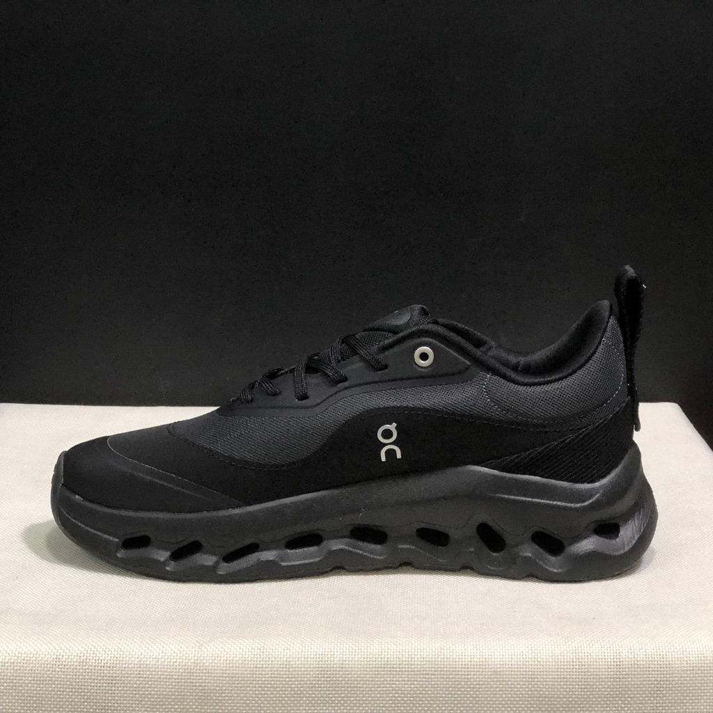 Cloudtilt Loewe - Black
